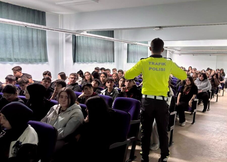Uşak’ta Trafik Haftasında Farkındalık Seferberliği (2)