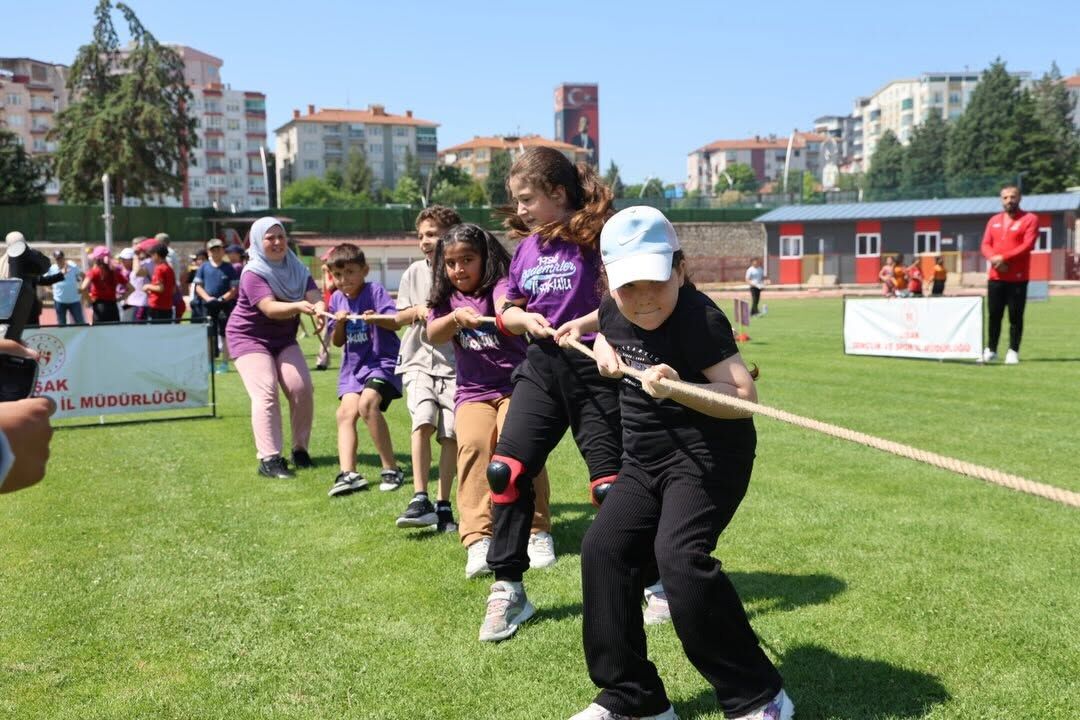 2 Bin Çocuk Geleneksel Oyunlar Şenliği (4)
