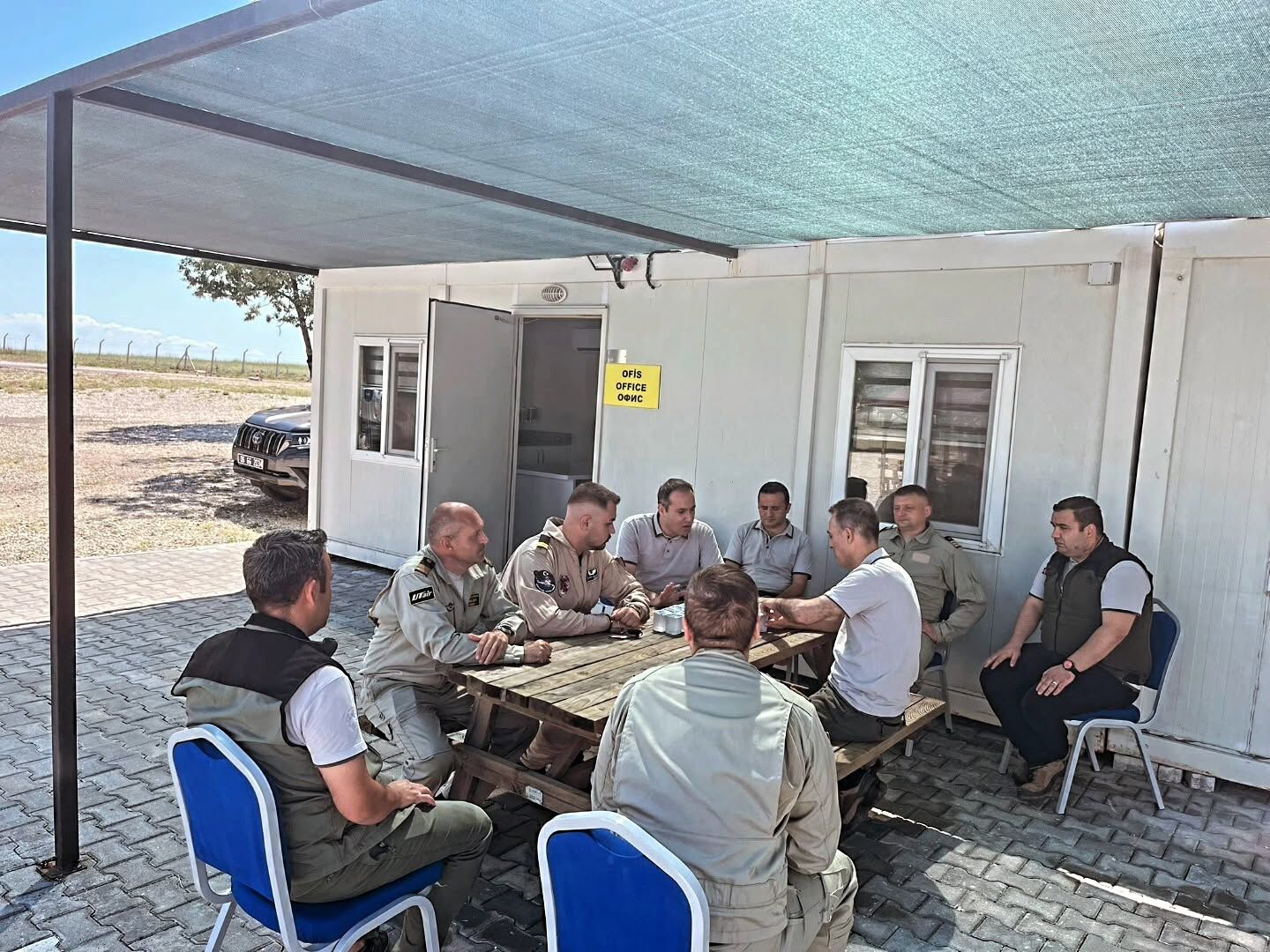 Denizli Orman Bölge Müdürü Ahmet Köle, Uşak Orman İşletme Müdürlüğü Bünyesinde Görev Yapan Helikopter Ekibi Ile Kalfa Yangın Ekibini Ziyaret Ederek Yürütülen Çalışmalar Hakkında Bilgi Aldı (1)