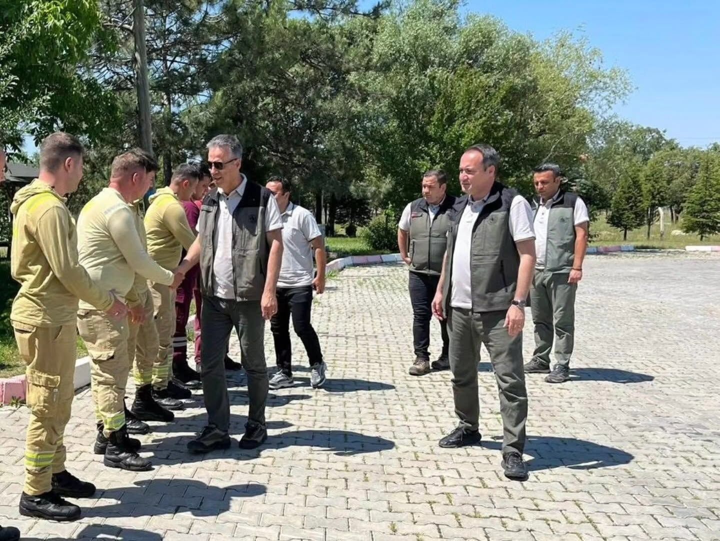 Denizli Orman Bölge Müdürü Ahmet Köle, Uşak Orman İşletme Müdürlüğü Bünyesinde Görev Yapan Helikopter Ekibi Ile Kalfa Yangın Ekibini Ziyaret Ederek Yürütülen Çalışmalar Hakkında Bilgi Aldı (2)