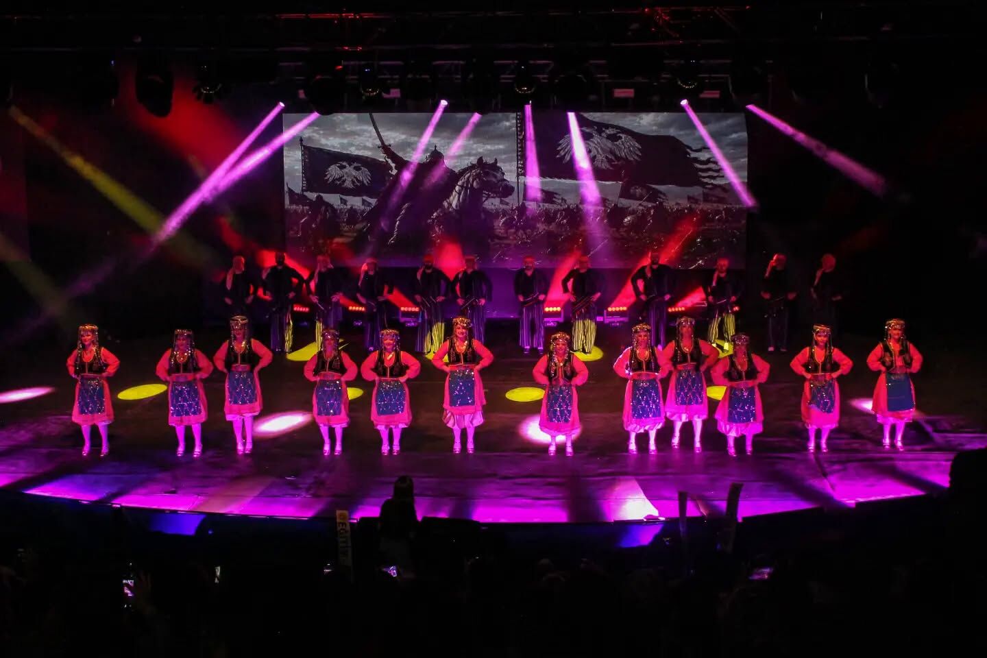 Uşak Maarif Halk Dansları Topluluğu Tarafından Sahnelenen “Yol” Adlı Özel Gösteri, Türkistan’dan Anadolu’ya Uzanan Kültürel Yolculuğu Dans, Müzik Ve Sahne Performanslarıyla Izleyiciye Aktardı. Huzur (1)
