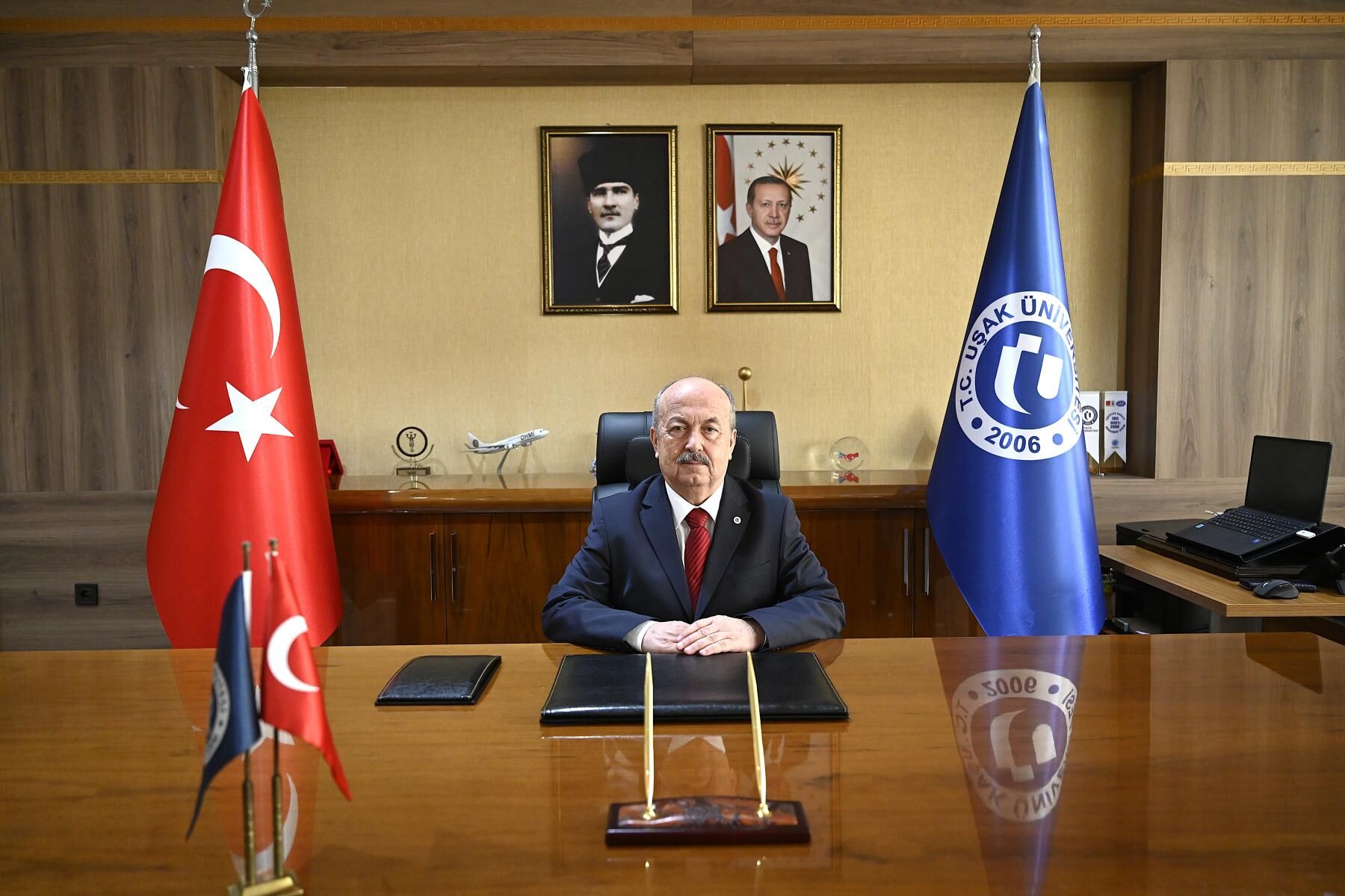 Rektör Ahmet Demir