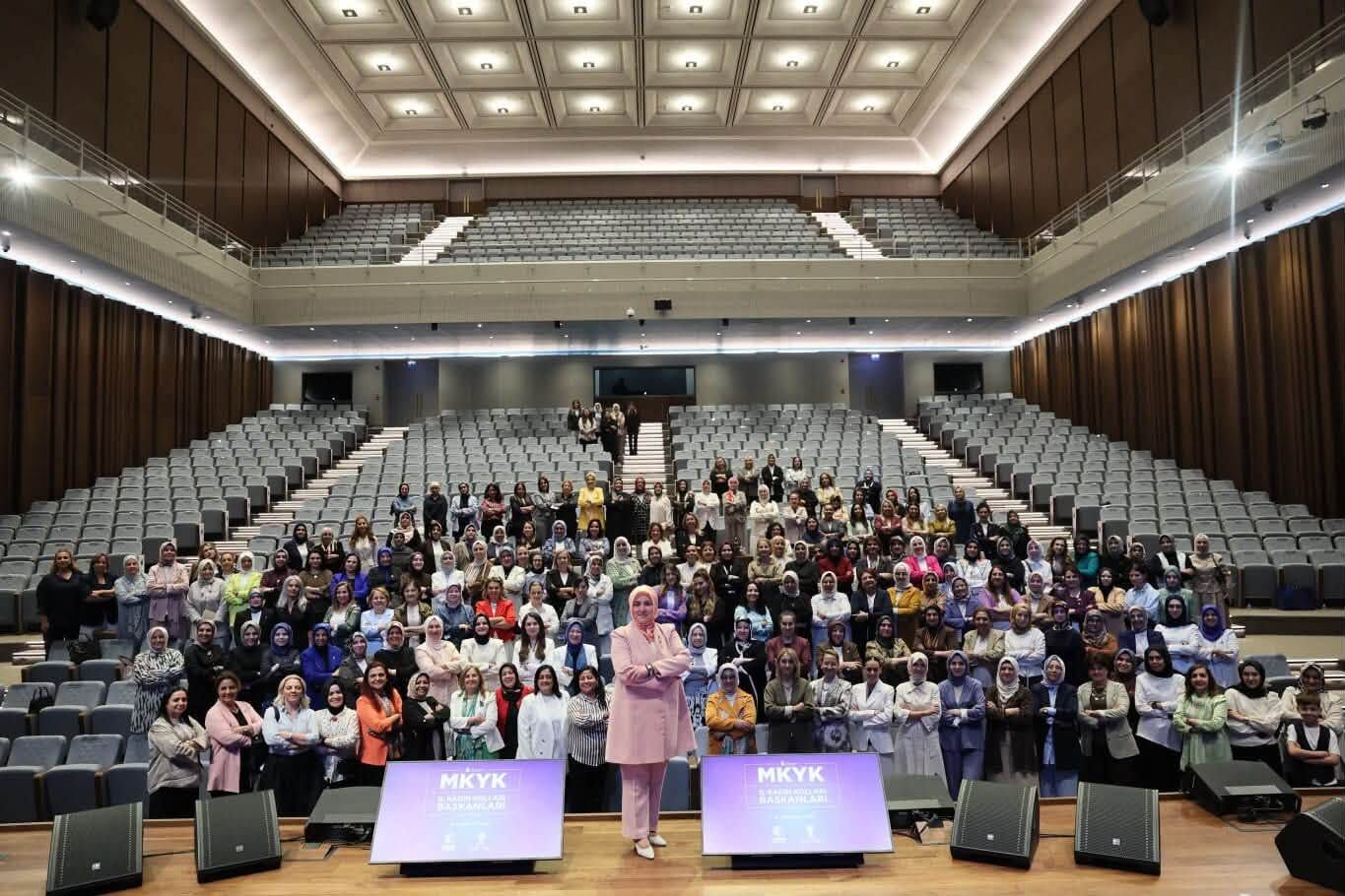 Ak Kadın 1