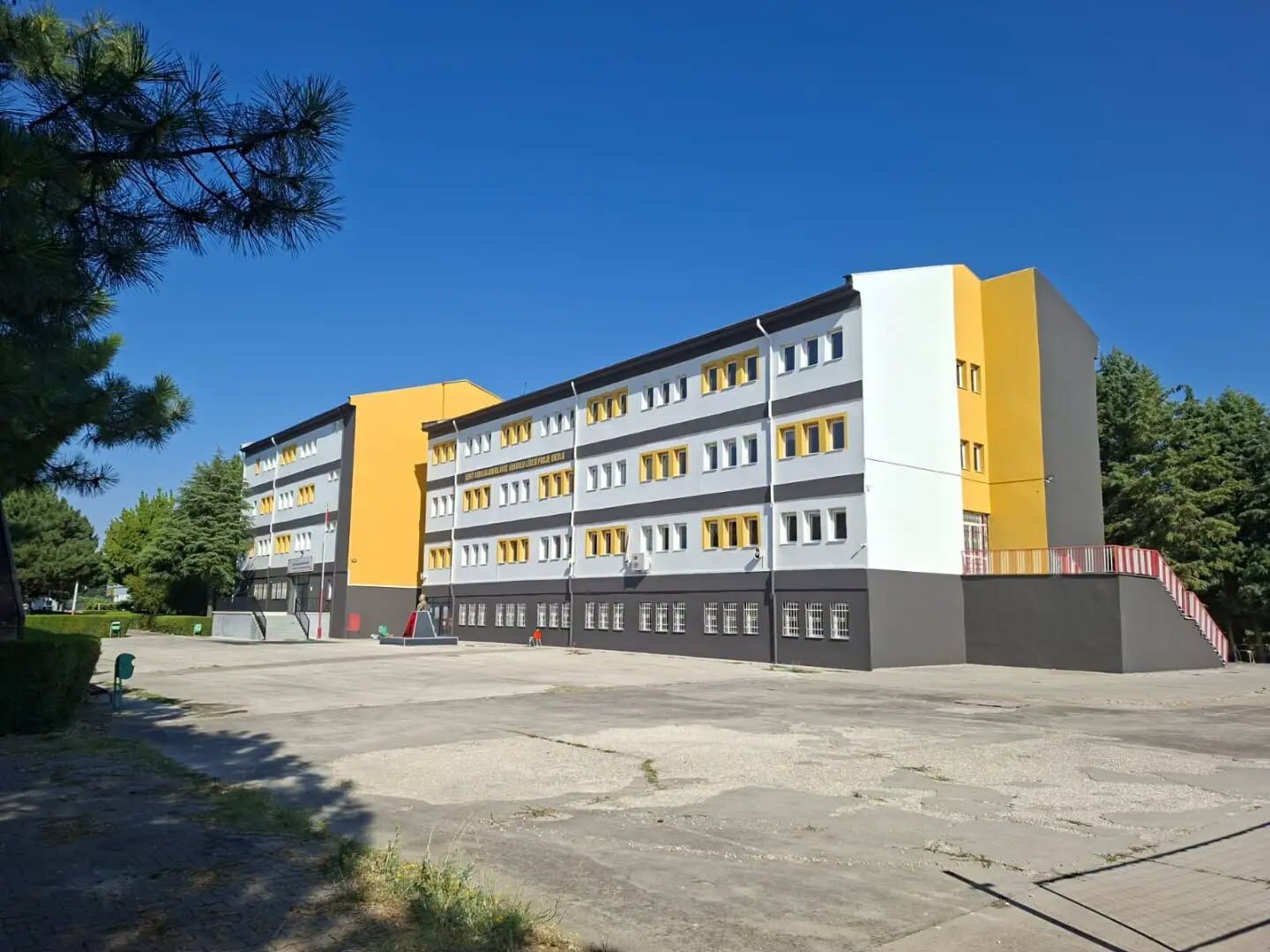 Şakal Okul