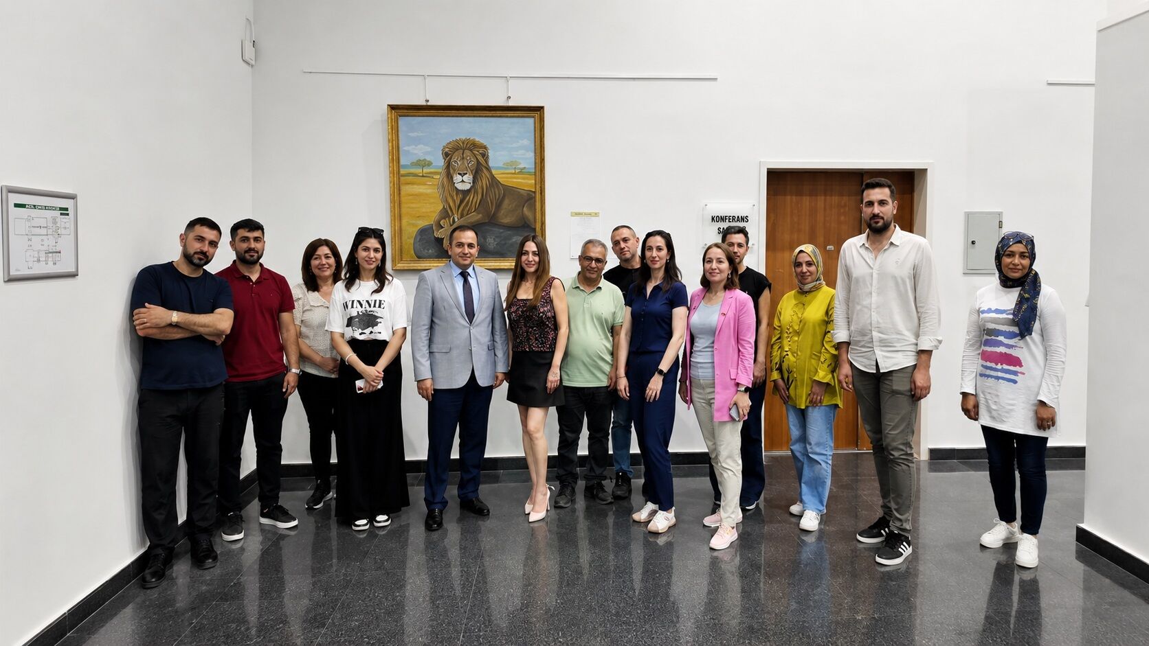 Uşak Arkeoloji Müzesi’nde Sanat Buluşması, Müzeyyen Uğur’un İkinci Sergisi Açıldı-1