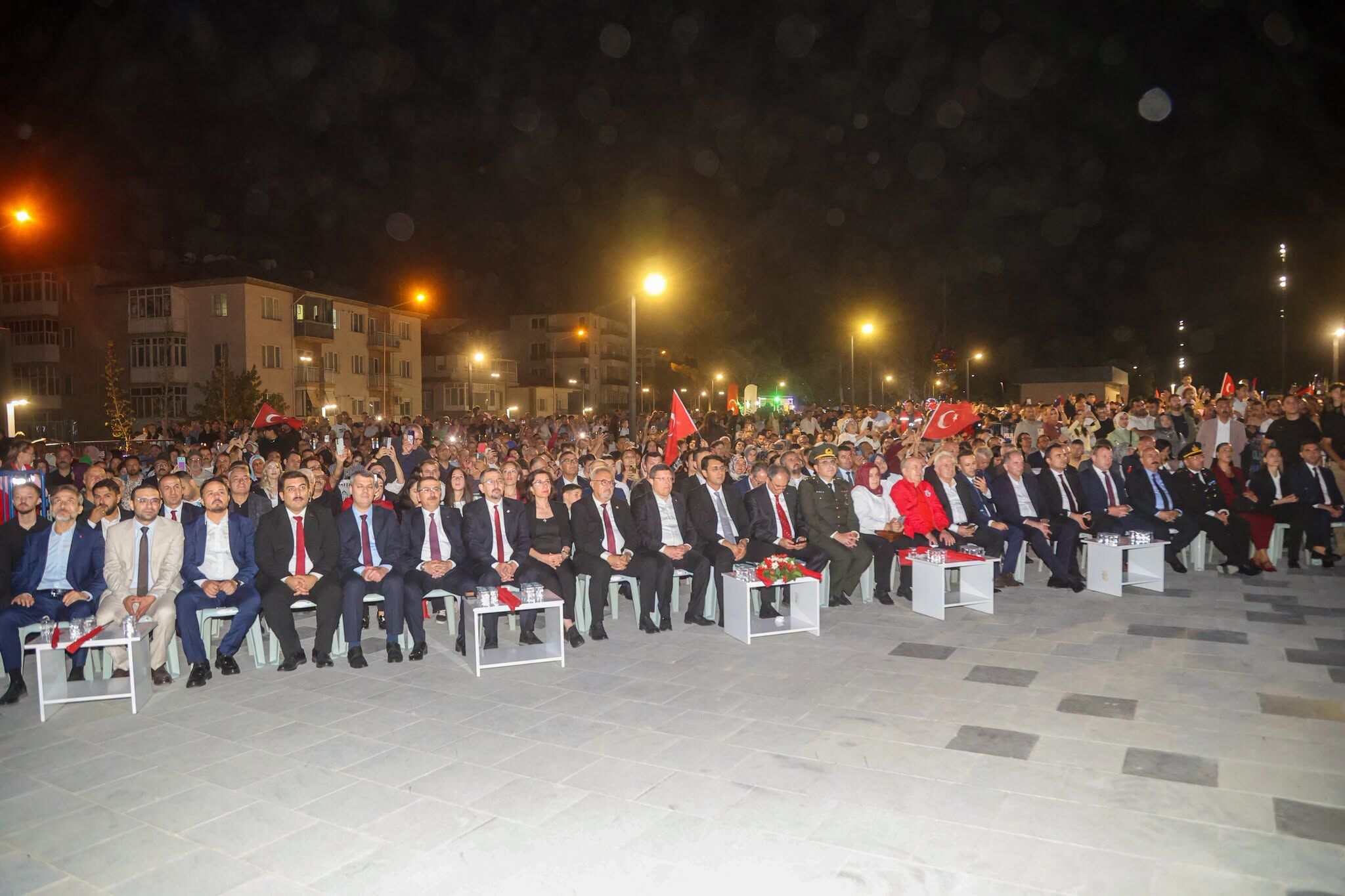 Uşak’ta 30 Ağustos Gecesine Mustafa Yıldızdoğan Damgası (1)