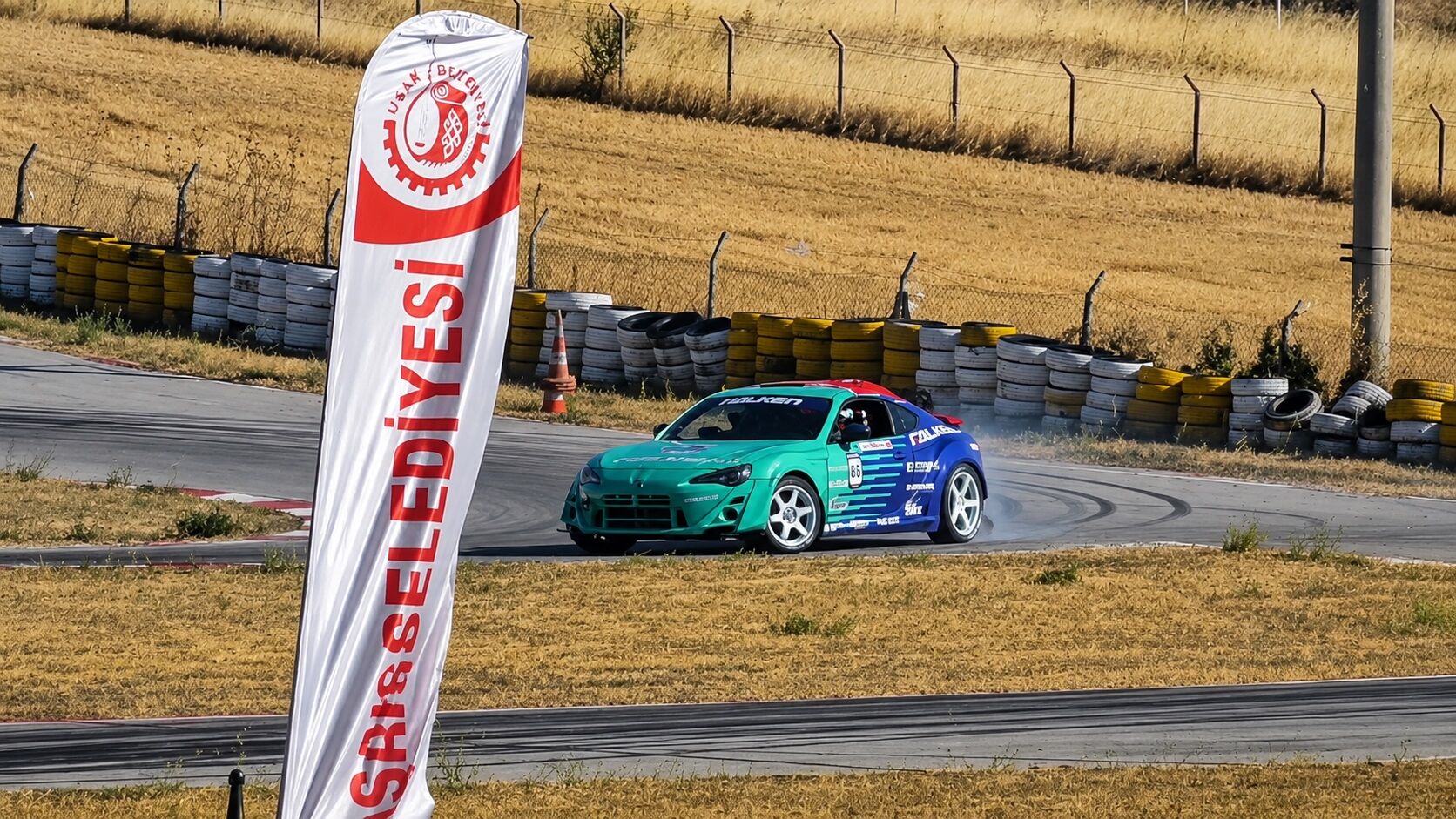 Uşak’ta Drift Gösterisi Nefes Kesti! Pistte Duman Ve Adrenalin Eksik Olmadı (1)-1