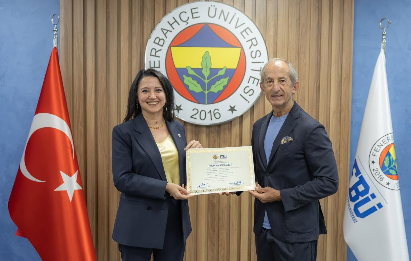 Fenerbahçe Efsanesi 69 Yaşında Üniversiteden Mezun Oldu! 508 Maçlık Kaptan Diplomayı Aldı