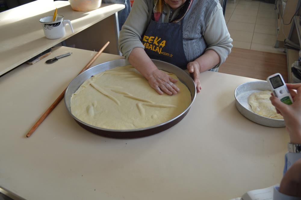 20190920154310402 Usak Yemekleri Ulubey Dondurmesi Yapilisi (17)