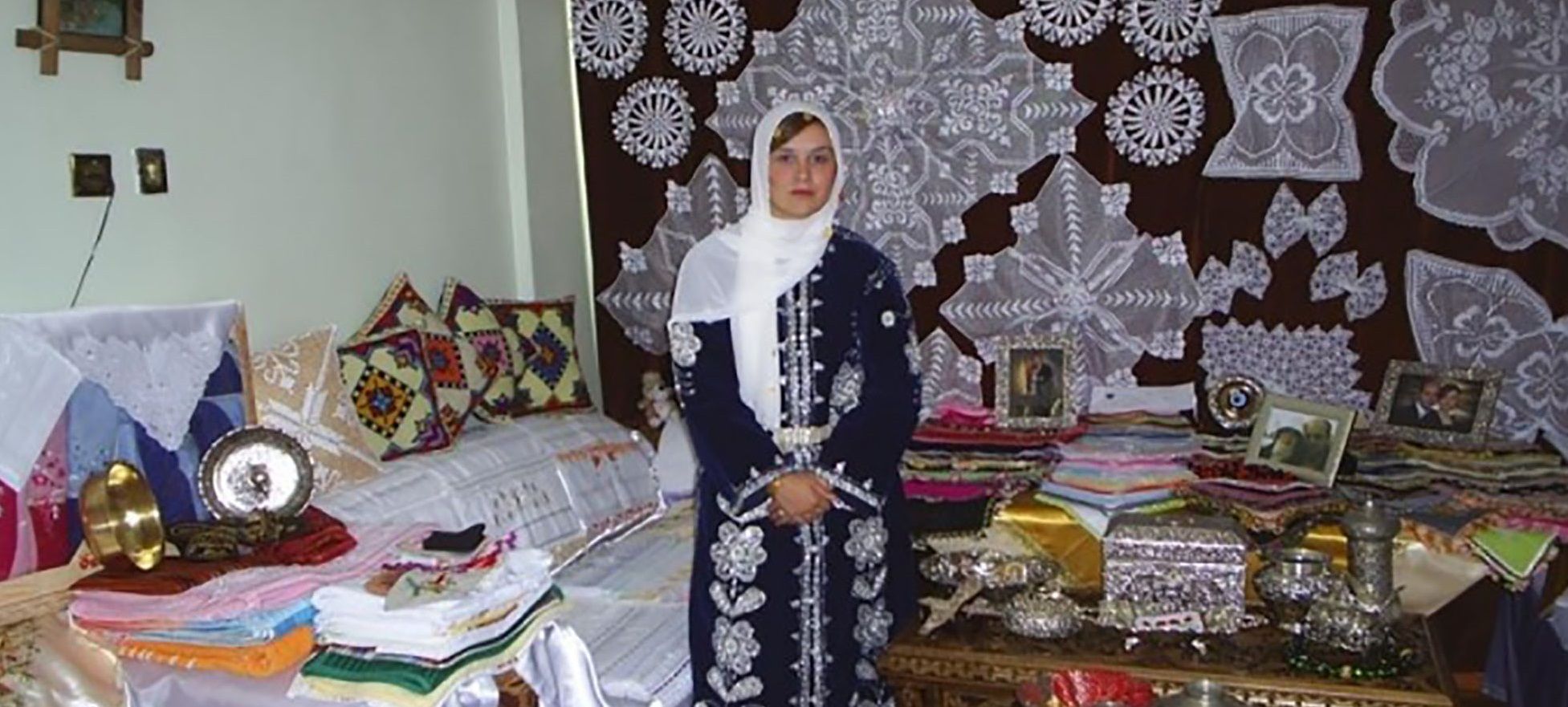 Ceyizi Icinde Bir Gelin Adayi X-1