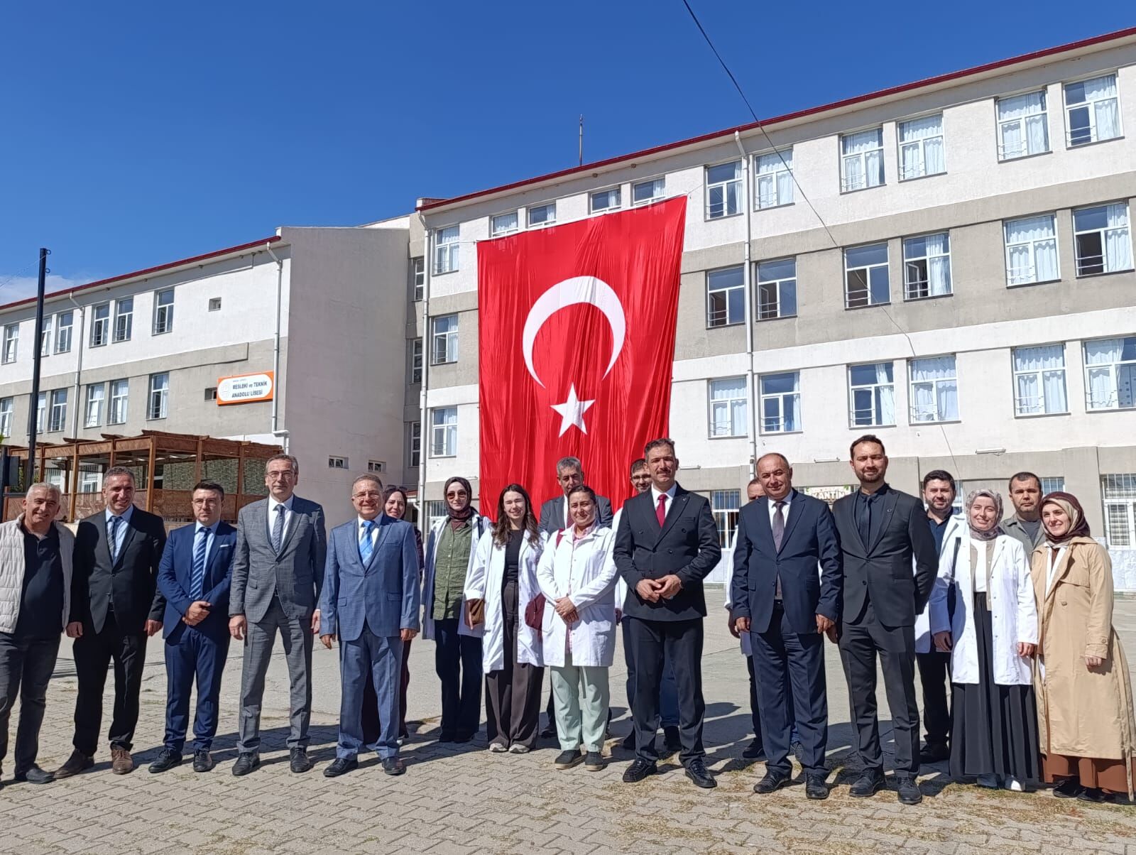 Gördes Mesleki Ve Teknik Anadolu Lisesinde Büyük Gurur Gördes’in Güneşi Enerji Vermeye Başladı! (1)