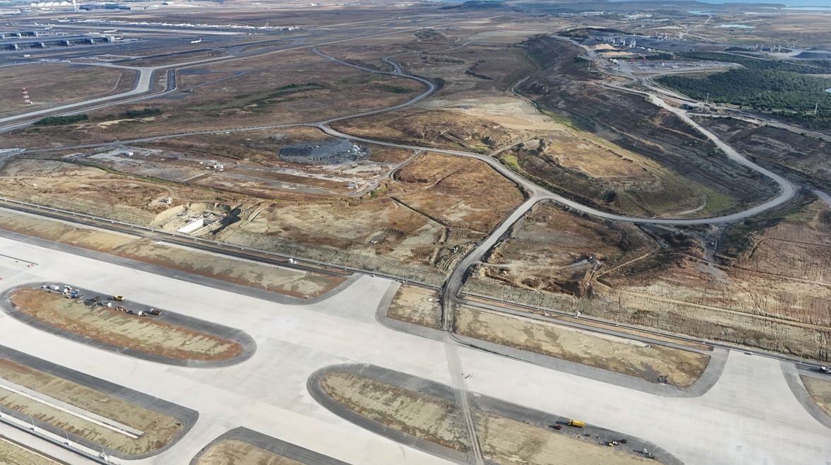 İstanbul Havalimanı'nın Yeni Pistinde Dikkat Çeken Rakam! 28 Günde 284 Ton Yakıt Tasarrufu