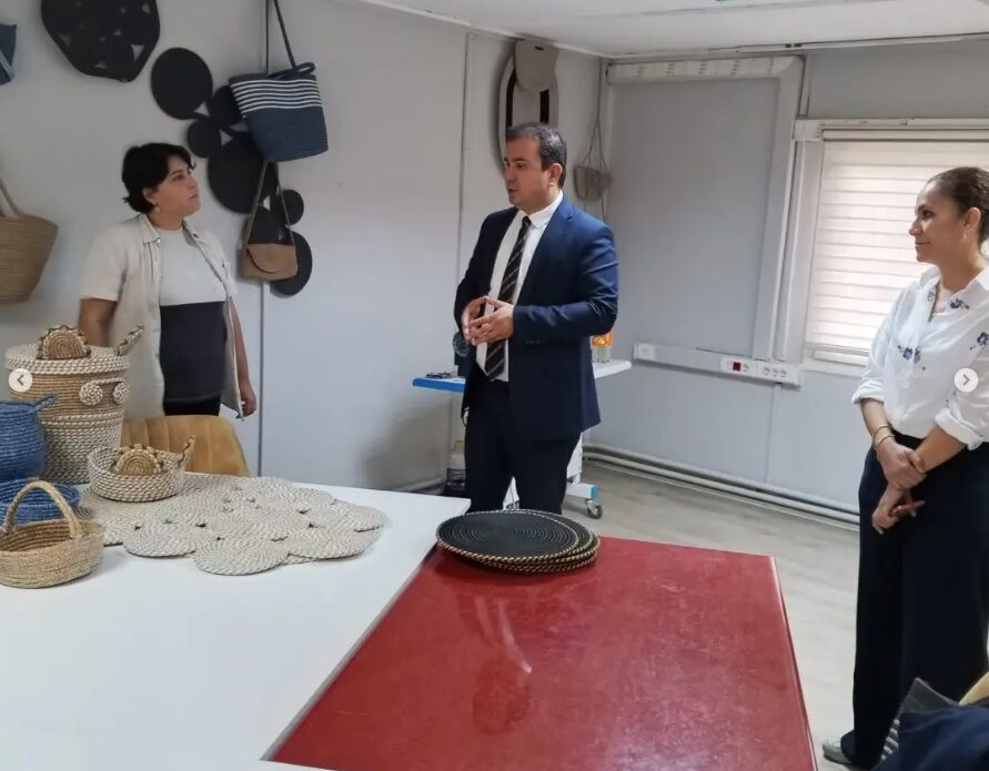 Sivaslı 3-8